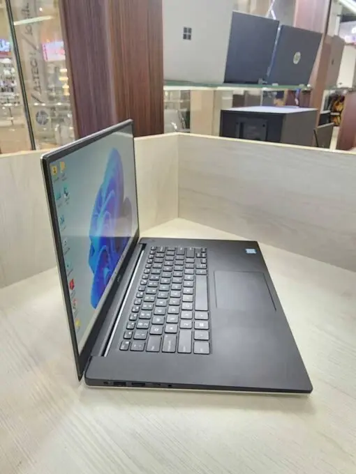 لپ تاپ دل پرسیژن Dell Precision 5530